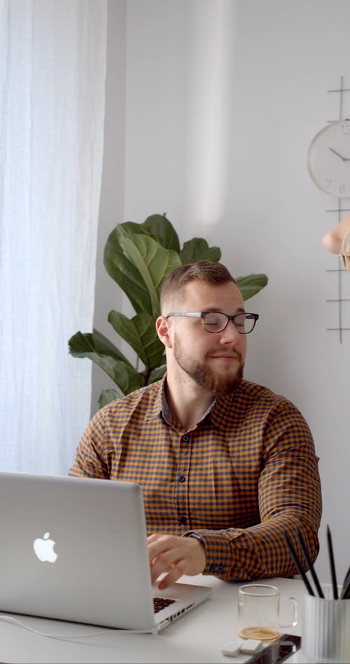 有关一对, 人, 在家工作的免费素材视频