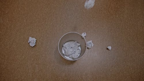 有关地板, 垃圾, 垃圾桶的免费素材视频