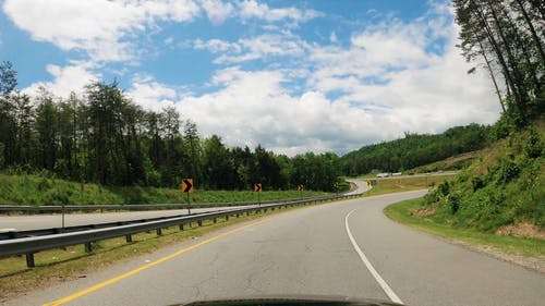 有关公路旅行, 城市, 多云的天空的免费素材视频