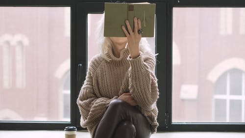 有关化妆, 坐, 微笑的免费素材视频