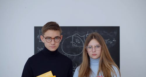 有关一代, 一对, 公告板的免费素材视频