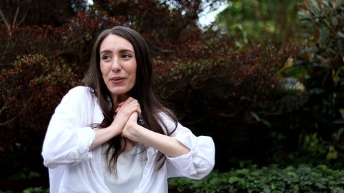 有关举手, 举起手臂, 公园的免费素材视频