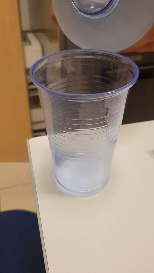 有关人, 倾注, 冰的免费素材视频