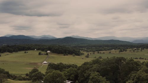 有关丘陵, 土地, 房子的免费素材视频