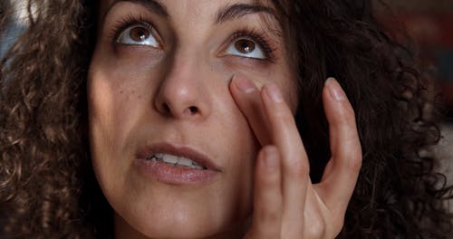 有关中年, 味道, 咖啡色头发的女人的免费素材视频