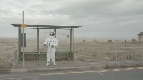 搭便车的宇航员 · 免费素材视频
