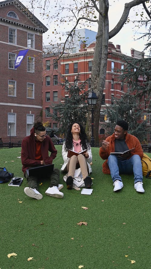 有关一起, 公园, 坐的免费素材视频