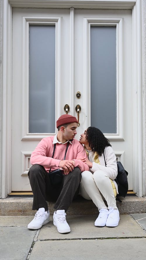 有关一对, 人, 坐的免费素材视频