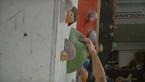 有关安全带, 小孩, 往上爬的免费素材视频