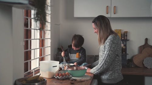 有关女人, 小孩子, 小男孩的免费素材视频