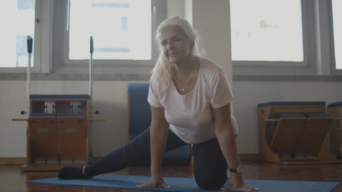 有关伸展, 健康的生活型态, 健身的免费素材视频