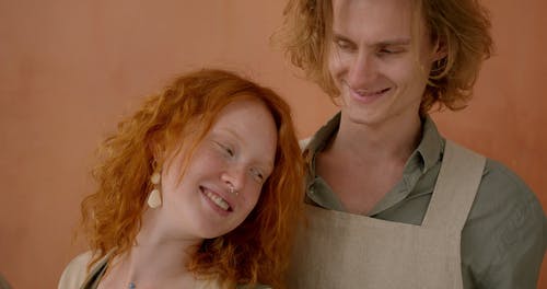 有关一对, 人, 围裙的免费素材视频