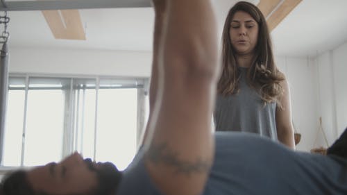 有关＃室内, 一对, 伸展的免费素材视频