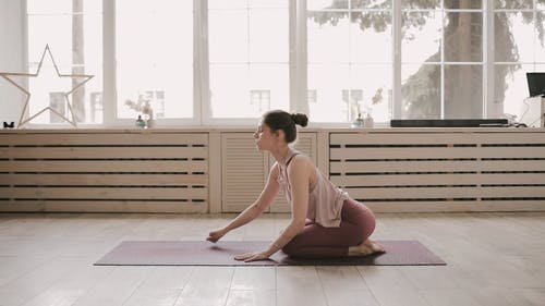 有关主动穿着, 伸展, 位置的免费素材视频