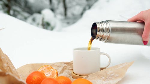 有关一杯茶, 下雪, 保温瓶的免费素材视频
