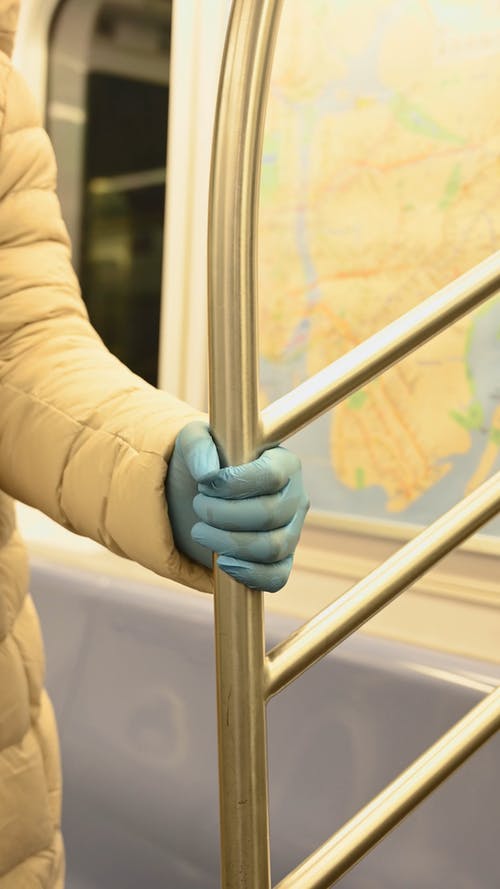 有关乳胶手套, 冬装, 单车龙头的免费素材视频