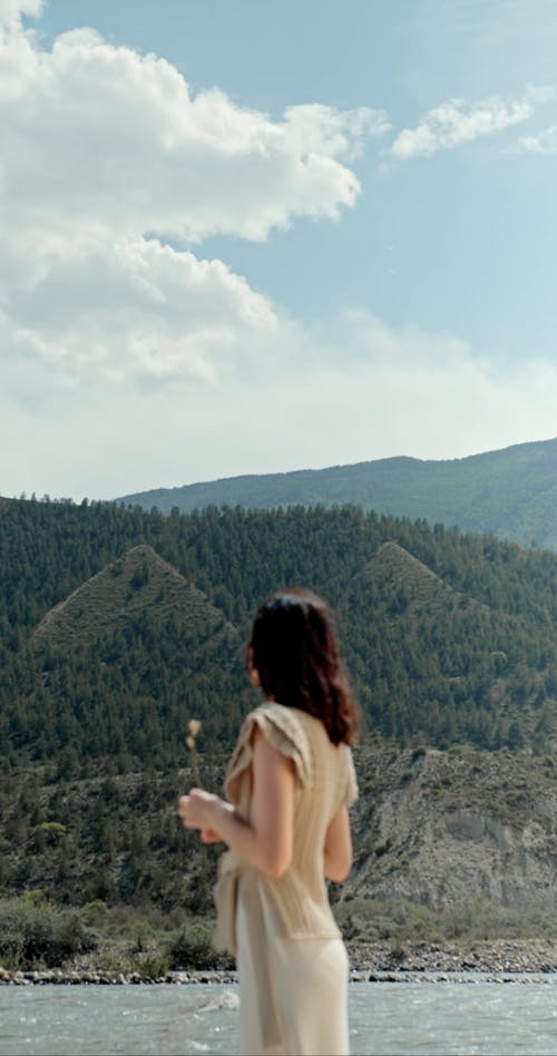 有关女人, 山丘, 成人的免费素材视频