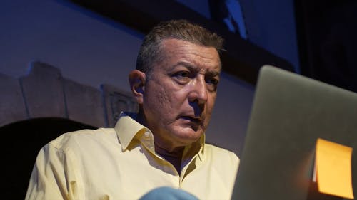 有关3C用品, 中年, 人的免费素材视频