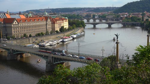 有关交通系统, 伏尔塔瓦河, 布拉格的免费素材视频