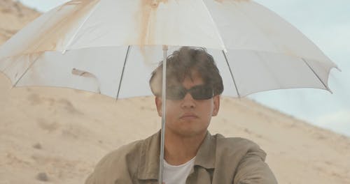 有关人, 倾注, 墨镜的免费素材视频