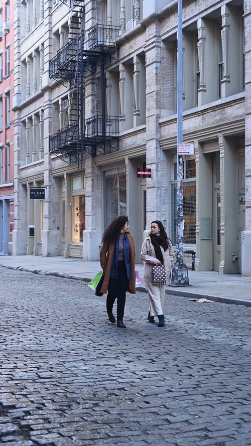 有关冷, 垂直视频, 大衣的免费素材视频