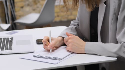 有关女手, 室内, 应用程式的免费素材视频