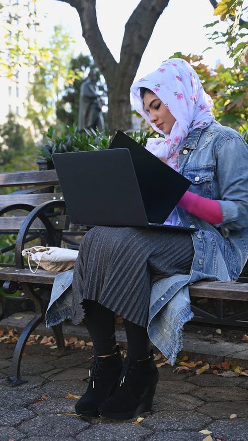 有关上网, 围巾, 垂直的免费素材视频