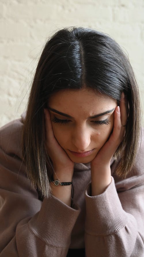 有关伤心, 垂直视频, 女人的免费素材视频