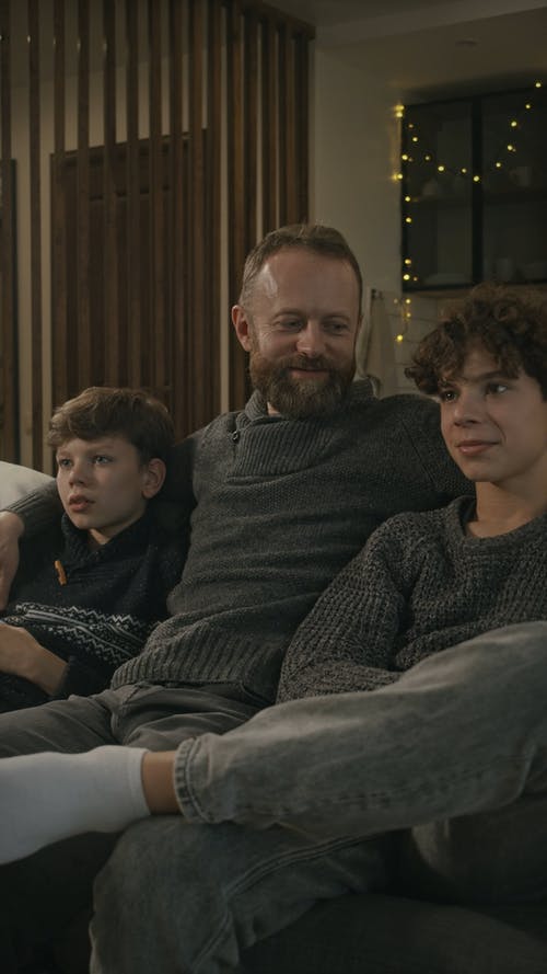 有关人, 儿子, 在家的免费素材视频