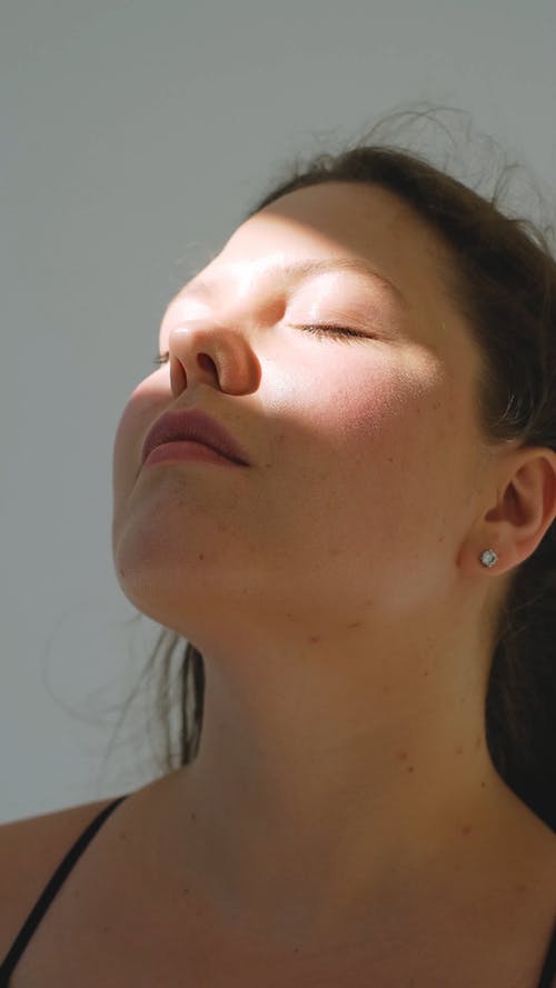 有关垂直视频, 女人, 摆姿势的免费素材视频