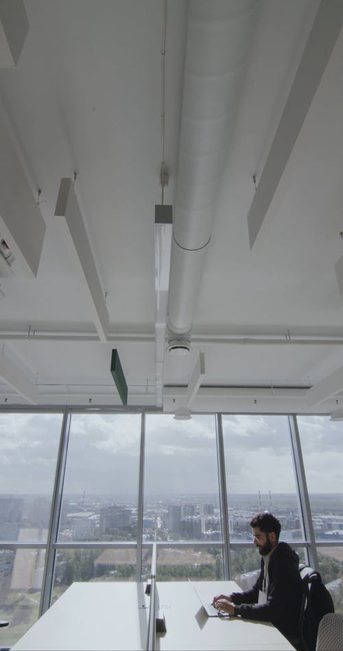 有关3C用品, 人, 坐的免费素材视频