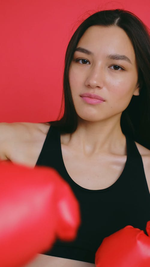 有关冲压, 垂直视频, 女人的免费素材视频