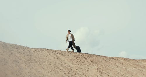 有关人, 墨镜, 多风的免费素材视频