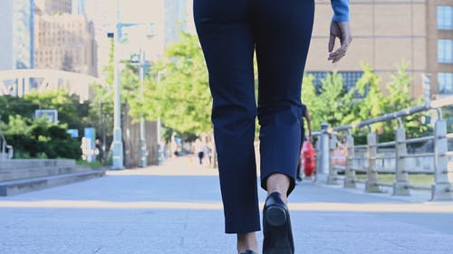 有关不露面, 人们跑步, 人行道的免费素材视频