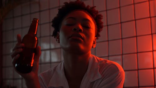 有关啤酒, 女人, 寒意的免费素材视频