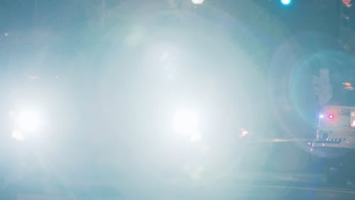 有关在晚上的路, 夜间交通, 实施者的免费素材视频