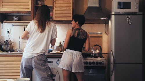 有关一对, 刺青, 同志文化的免费素材视频