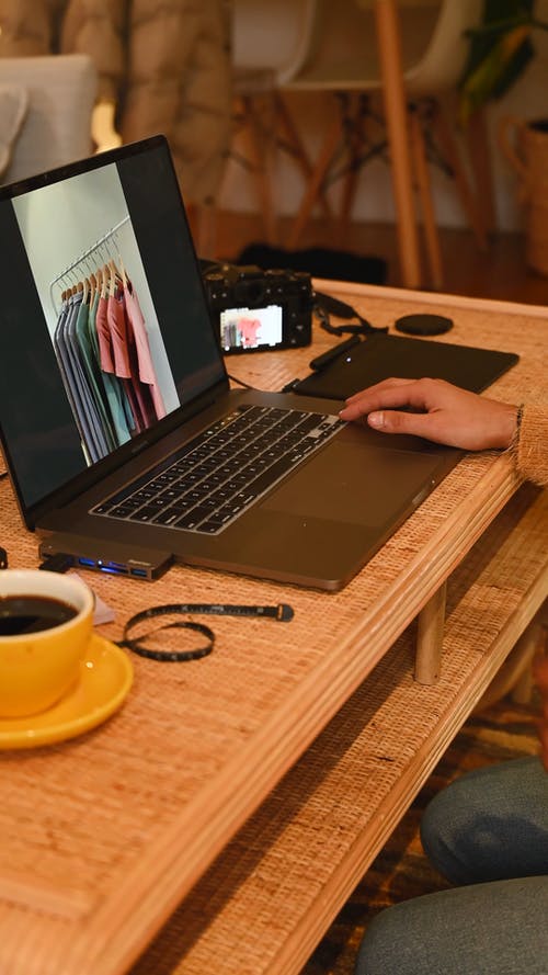 有关一杯咖啡, 垂直视频, 工作的的免费素材视频