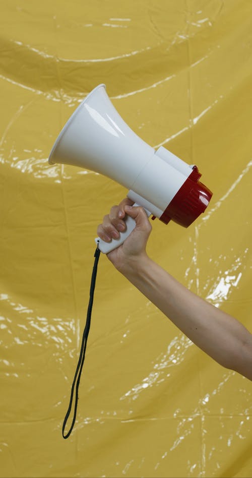 有关和平抗议, 垂直视频, 室内的免费素材视频