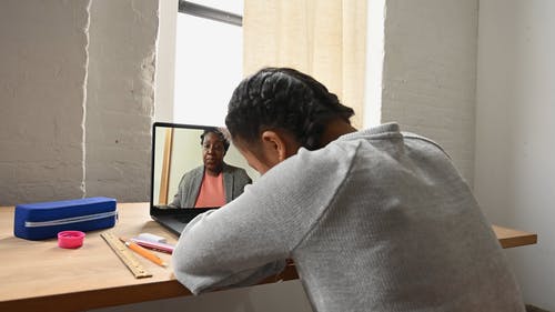 有关在家, 在线课程, 在肩膀上的免费素材视频