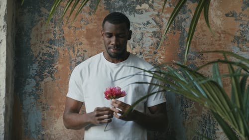 有关年轻人, 户外, 握住的免费素材视频