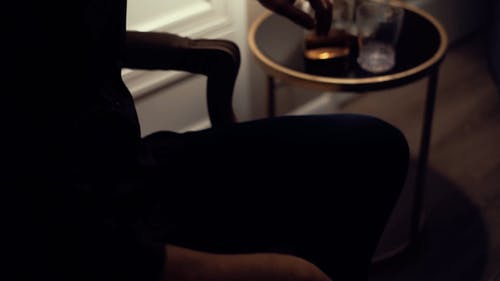 有关不快乐, 人, 坐的免费素材视频