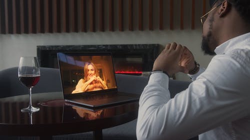 有关3C用品, 一对, 人的免费素材视频