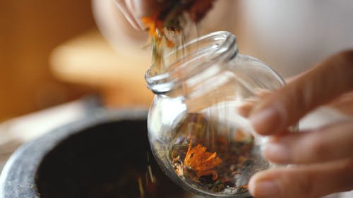 有关坠毁, 容器, 手的免费素材视频