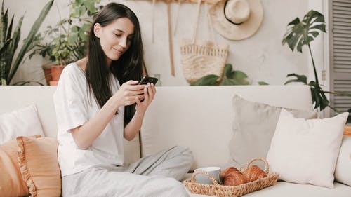 有关上网, 公寓, 吃的免费素材视频