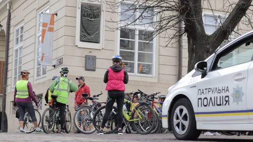 有关停车场, 单车骑士, 户外的免费素材视频