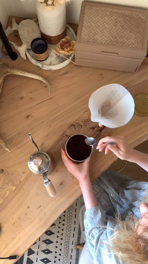 有关俯视图, 倒入, 咖啡过滤器的免费素材视频