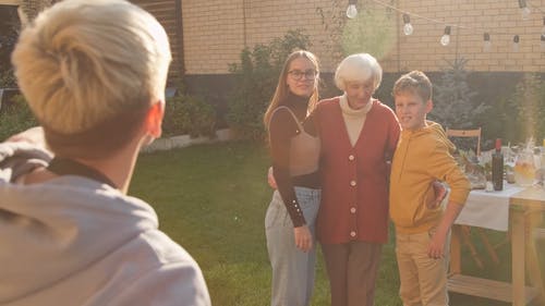 有关家人, 拍照, 拍立得的免费素材视频