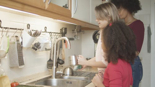 有关一起, 厨房水槽, 家的免费素材视频