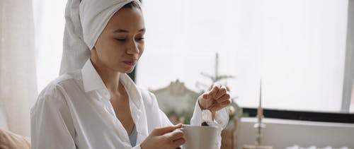 有关一杯茶, 人, 头巾的免费素材视频